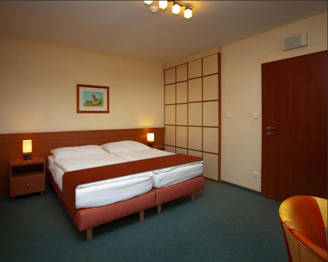 Sporthotel Kurzovní pod Pradědem Karlova Studánka Quarto foto
